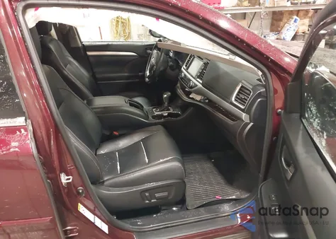 2018 Toyota Highlander Xle z USA, uszkodzony, nr VIN 5TDJZRFH6JS806726